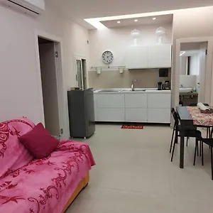 https://casa-romeo.catania-hotels.net